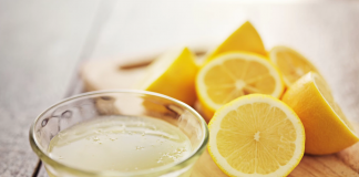 10 probleme shëndetësore qe ju mund ti kuroni duke pirë një gotë lëng limoni çdo ditë