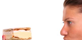 Izolimi ju ka shtuar oreksin për ëmbëlsira?Mënyra si ta përballoni situatën