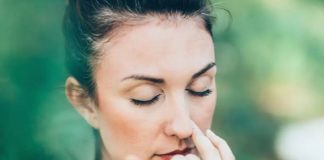 Rëndësia e frymëmarrjes në trajtimin e goditjeve të panikut