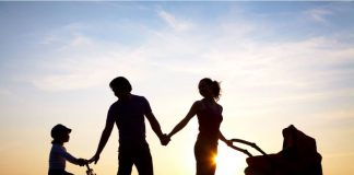 Fëmijët kanë nevojë për prindër të qetë dhe të lumtur për të qenë të ekuilibruar