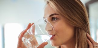 Si ndikojnë nivelet e djersitjes në shëndetin e zorrëve dhe cilat ushqime do t’ju ndihmojnë të qëndroni të djersitur?