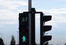 Figura femrash në semaforë dhe tabela – “Të cilat sinjalizojmë barazi”