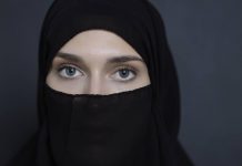 Francë: Shkollat dërguan në shtëpi dhjetëra vajza që refuzuan të largonin ferexhenë e tyre.