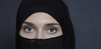 Francë: Shkollat dërguan në shtëpi dhjetëra vajza që refuzuan të largonin ferexhenë e tyre.