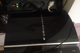 Shitet salle PlayStation3 500GB & 6 TV 42'' per arsyeje emigrimi