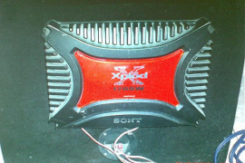 Wooffer Kicker amplifier + Sony Xplode